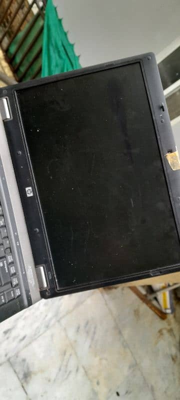 Laptop HP 2gb our 300 gb hard 2