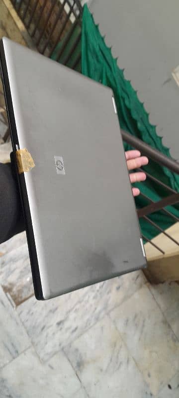 Laptop HP 2gb our 300 gb hard 3