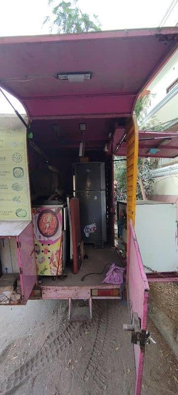 Food Cart on United Loader 3