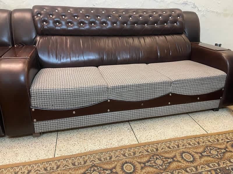 brown leather sofa 0