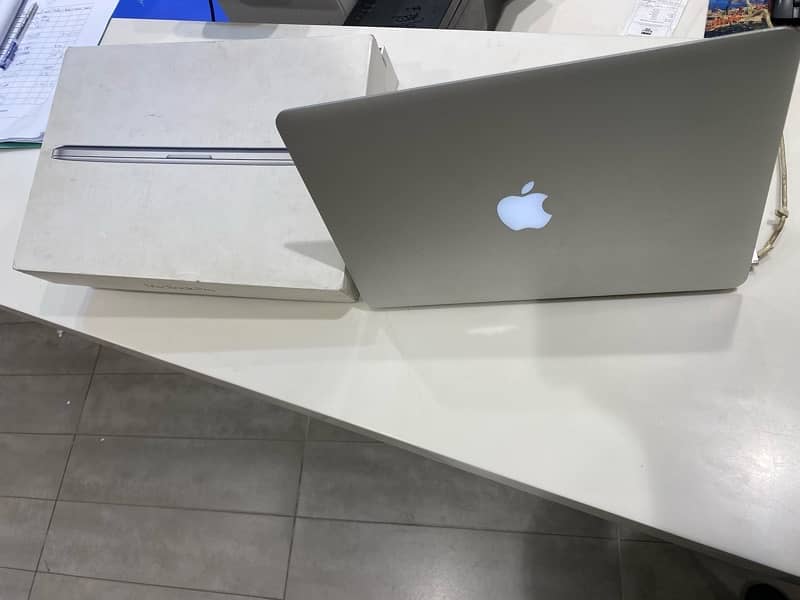 Macbook pro LUSh CONDITION MB# 03014201569 0