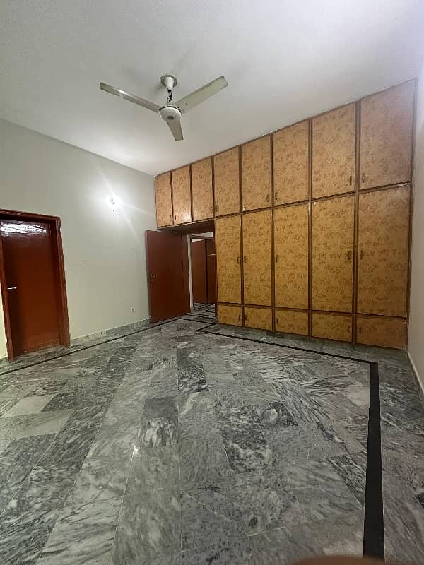 AHMED ASSOCIATES OFFERS 1 KANAL LOWER PORTION FOR RENT IN PCSiR PHASE 2 NEAR TO SHUKAT KHANUM HOSPITAL LAHORE. 2