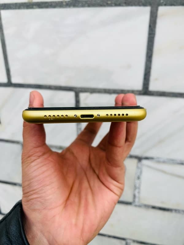 IPhone 11 PTA APPROVED 256 GB 6