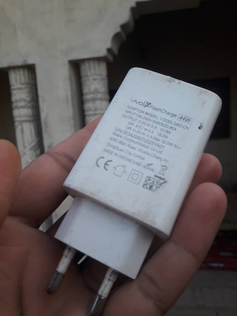 44 ward ka original charger Hai Just adapter hai 2