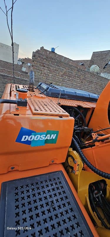 Doosan Dx140 excivator 10