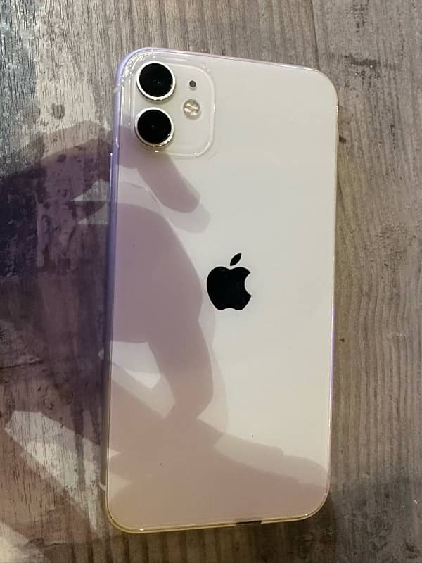 Iphone 11 128 GB in white colour 1