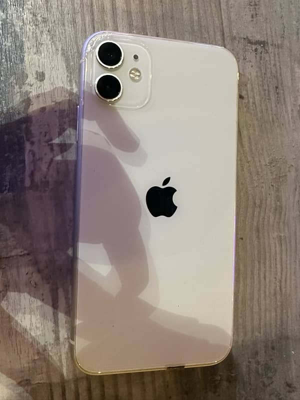 Iphone 11 128 GB in white colour 2