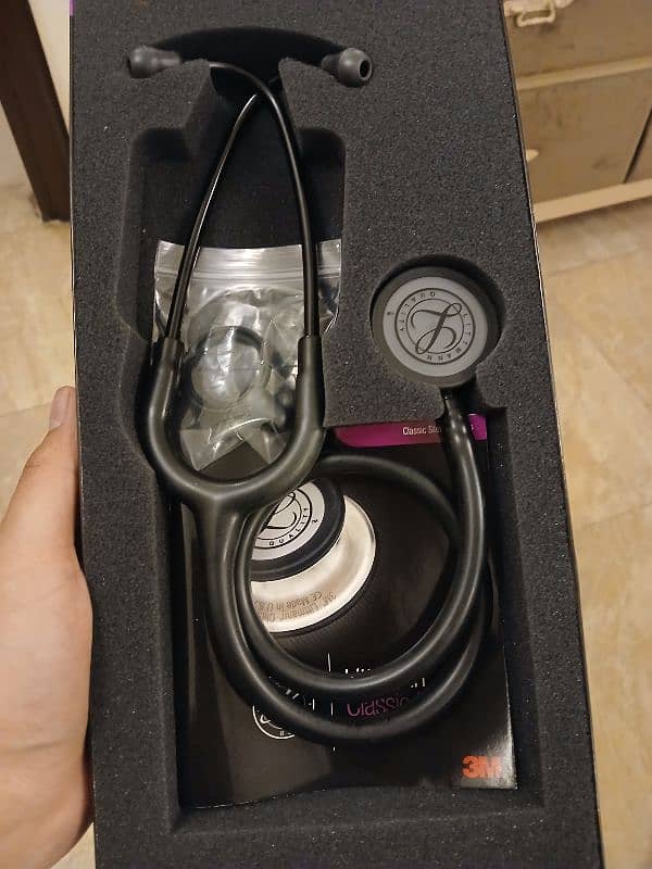 Littmann Classic III Monitoring Stethoscope: All Black 5803 5