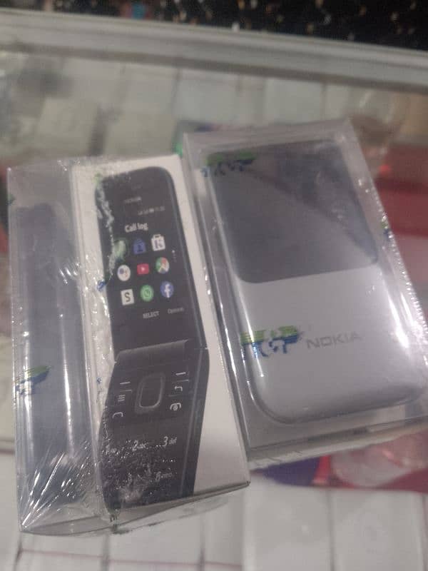 Nokia 2720flip dual sim box pack 1