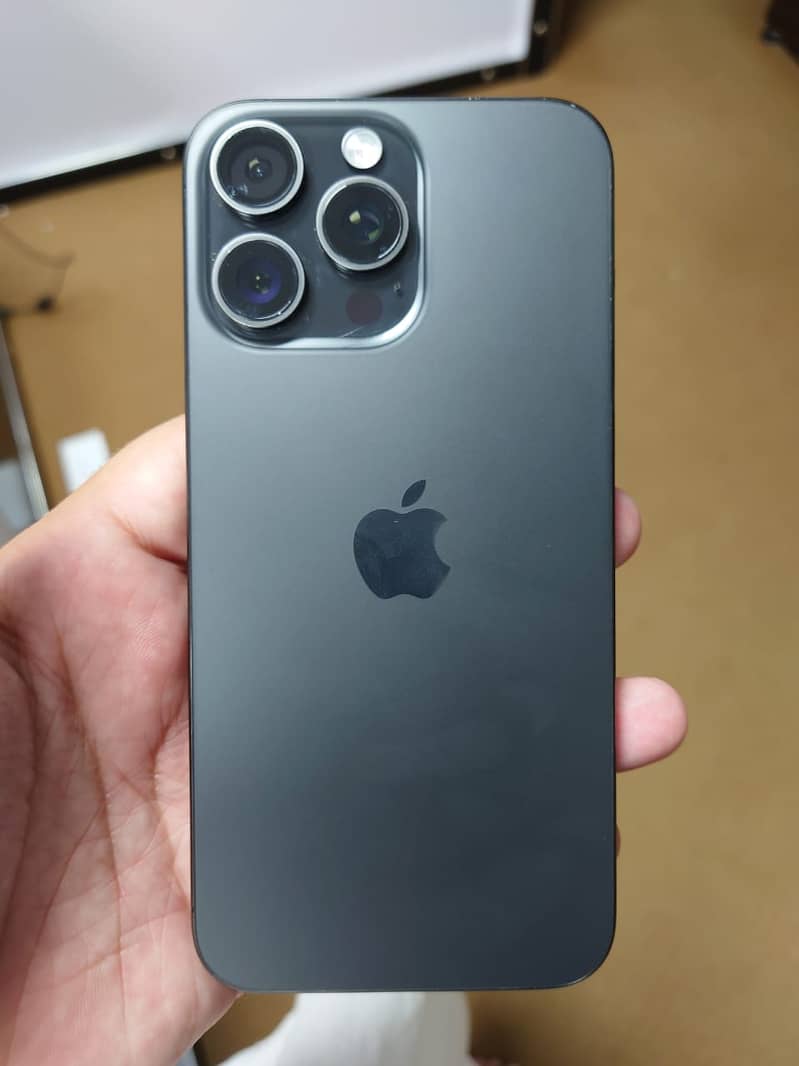 Apple iPhone 15 Pro Max 0