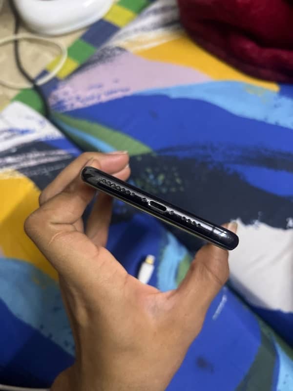 iphone xs max black colour pta approved 4