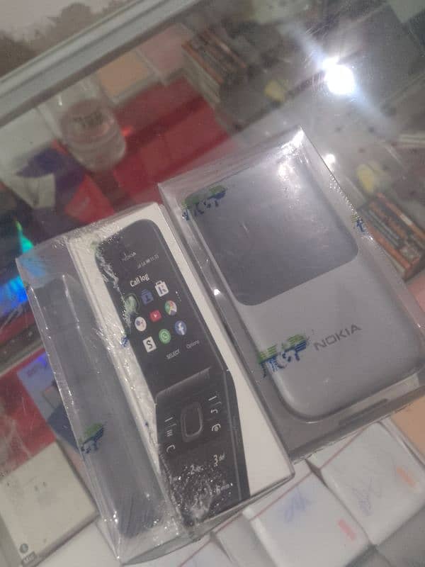 Nokia 2720flip dual sim box pack 1