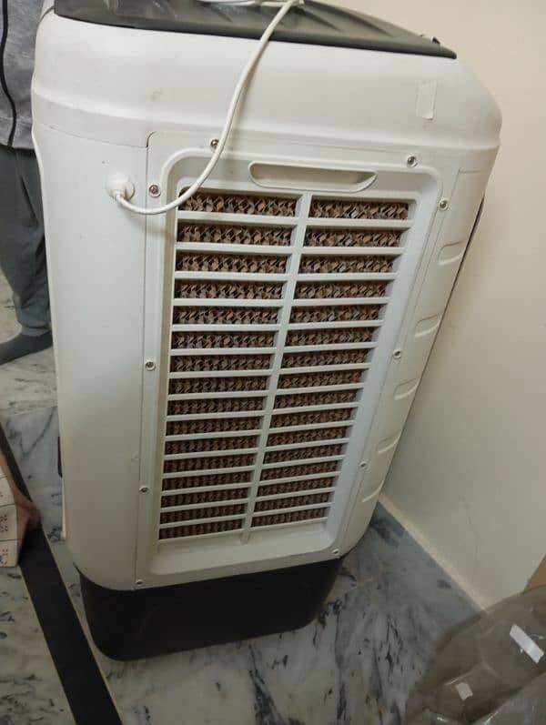 Room Cooler Biz Size 2 months used obly 4