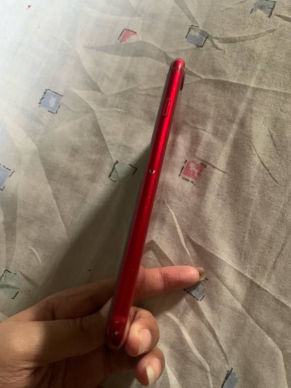 Iphone SE 2022 special edition red 1