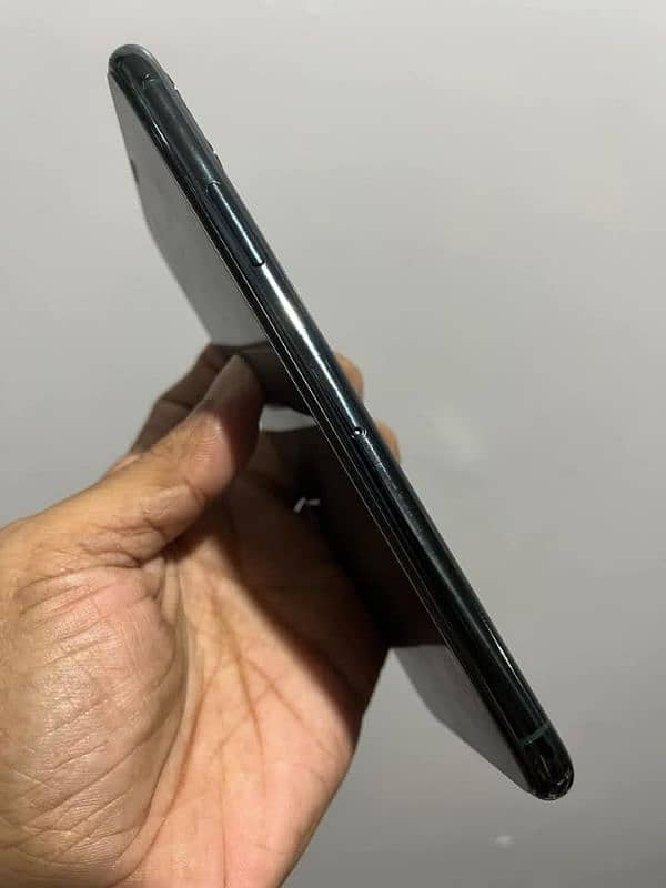 iPhone 11pro max 256 GB 03230916581 my what'sap number 2