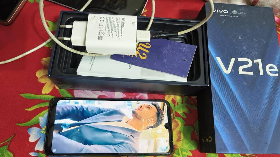 Vivo v21e phone with original box and original charger 0