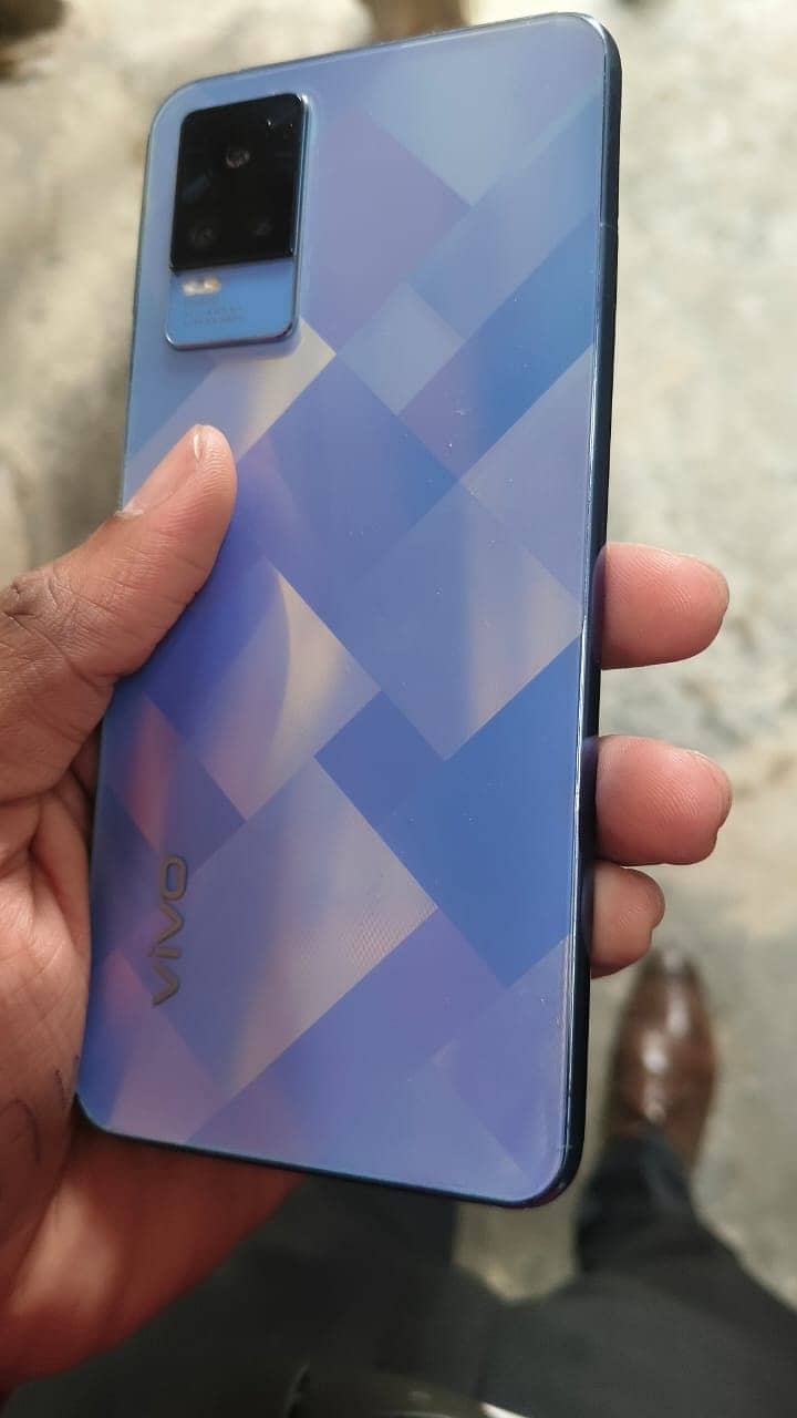 Vivo v21e phone with original box and original charger 1