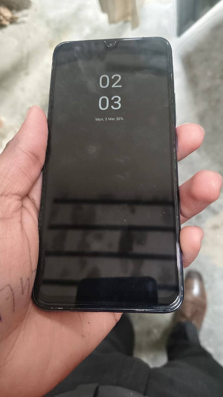 Vivo v21e phone with original box and original charger 4