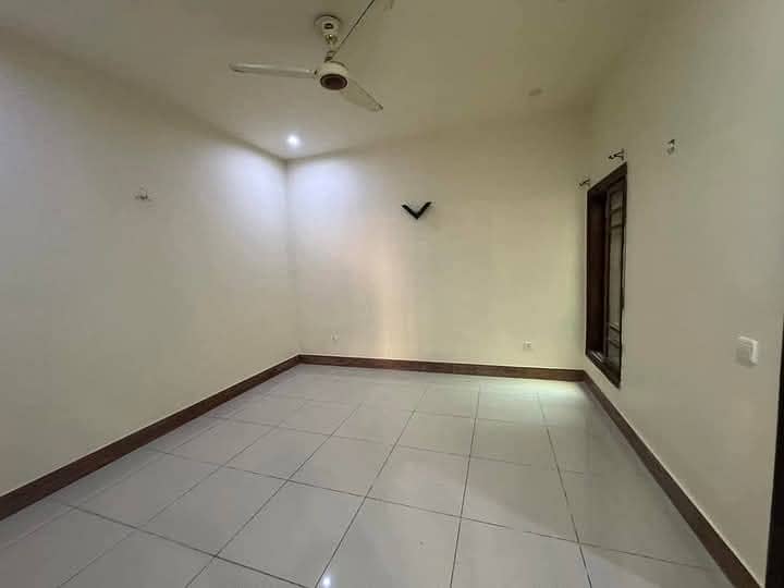 120 Yard Bungalow For Rent In DHA Phase 7 5