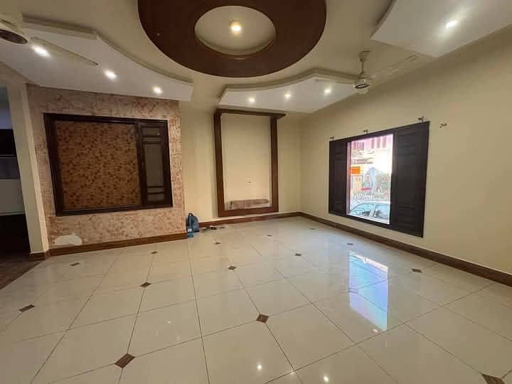 120 Yard Bungalow For Rent In DHA Phase 7 6