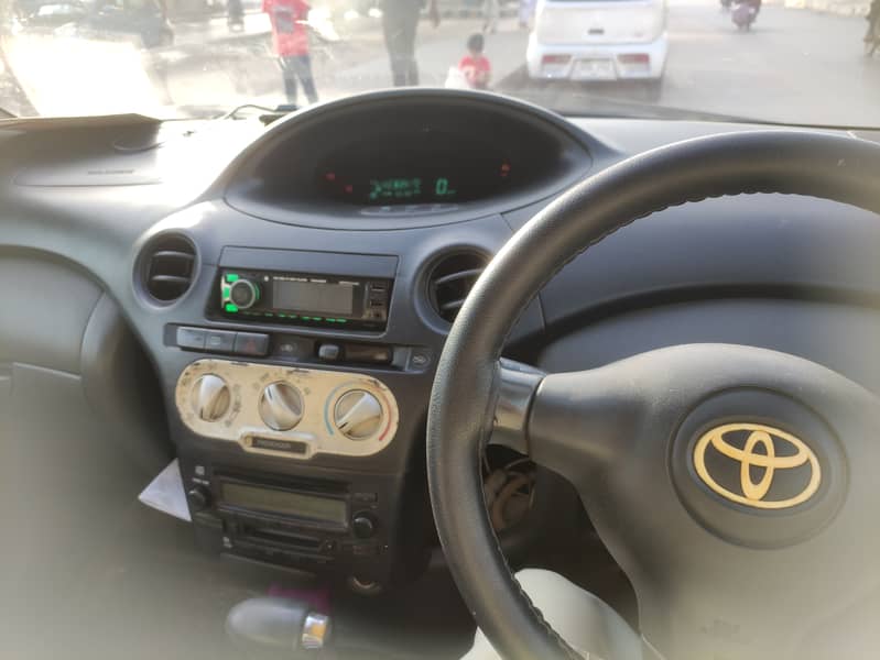 Toyota Vitz 2003 10