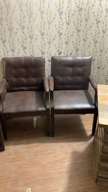 OFFICE TABLE AND CHAIRS FOR SALE. 2