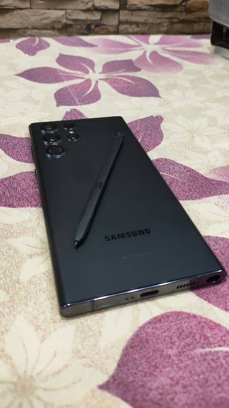 Samsung S22 ultra in Black 0