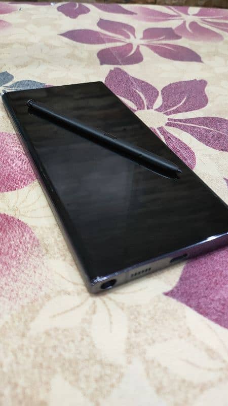 Samsung S22 ultra in Black 3