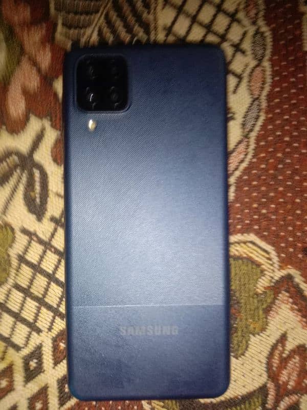 Samsung Galaxy A12    4 64 0