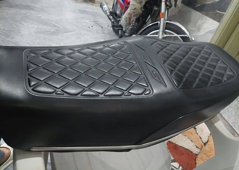 HONDA 125 Seat 0