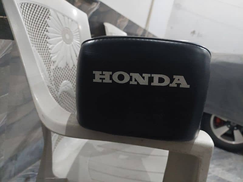 HONDA 125 Seat 3