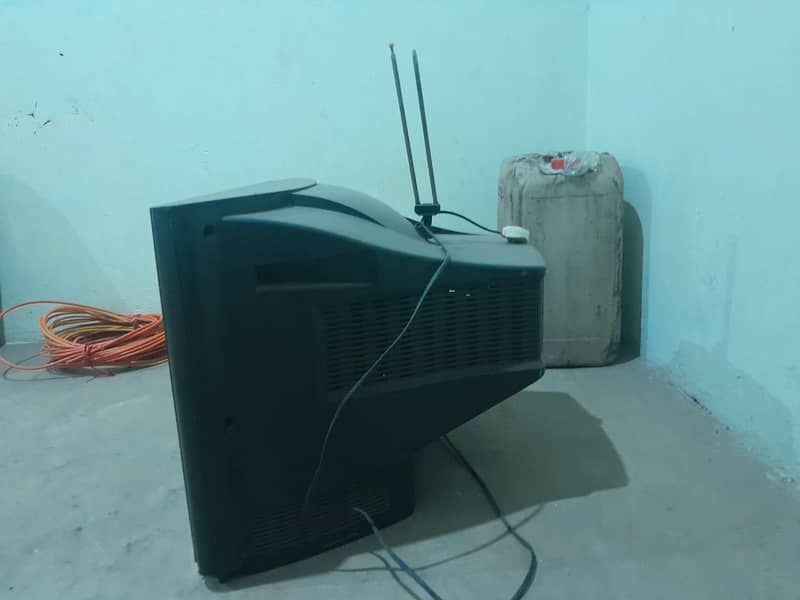 LG 4 colour Tv With Dish, 40 yards high quality Cable & Device 4