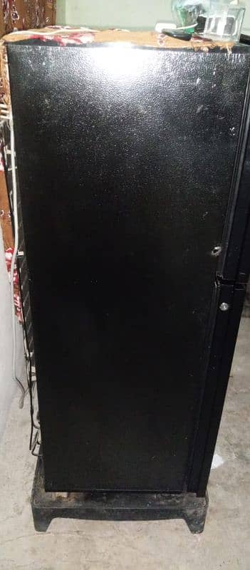 Refrigerator inverter only 4 mont used lusg condition 10 by 10 4