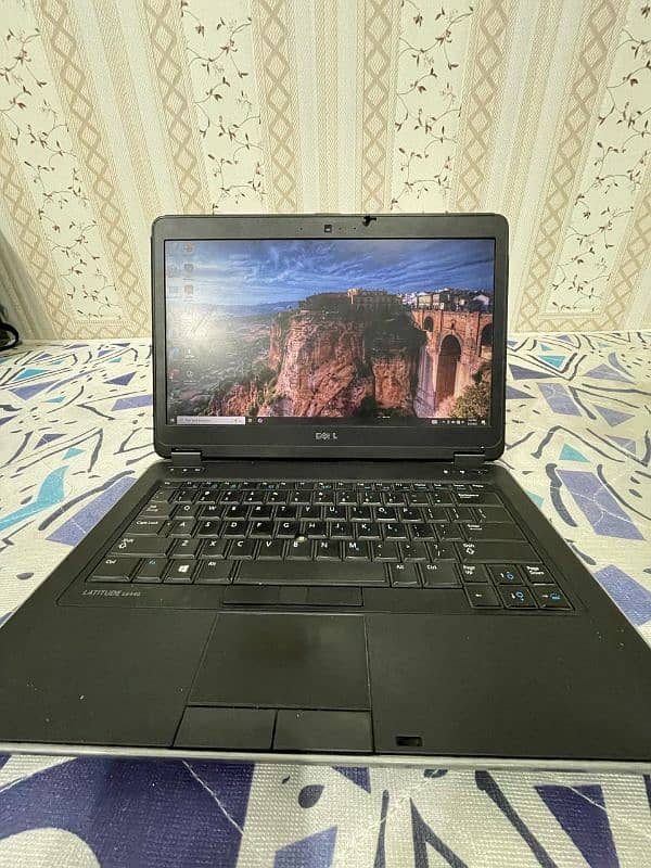 Dell latitude E6440 0