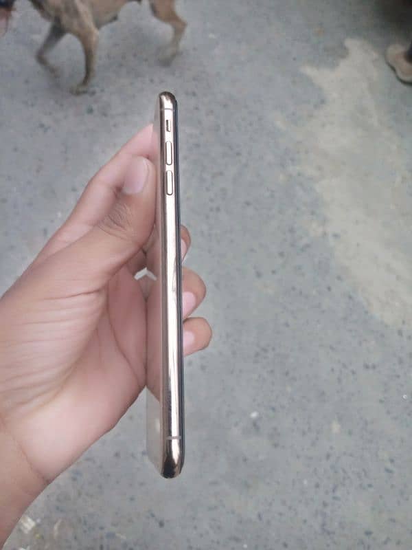 I'm saling my I phone xs max 64 gb 0:3:2:7:4:4:9:6:1:5:0 4