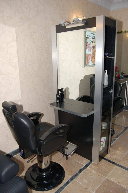 Beauty salon work station and Aluminum Glass Rack 1