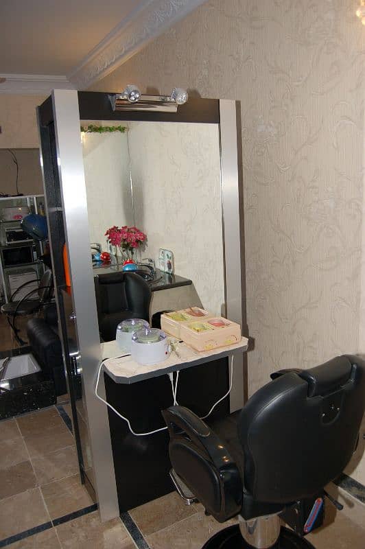 Beauty salon work station and Aluminum Glass Rack 4