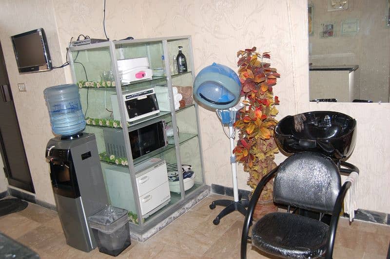 Beauty salon work station and Aluminum Glass Rack 6