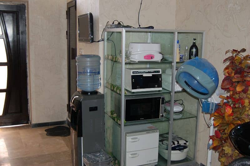 Beauty salon work station and Aluminum Glass Rack 8