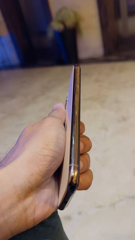 iPhone 11 Pro 256gb gold 4