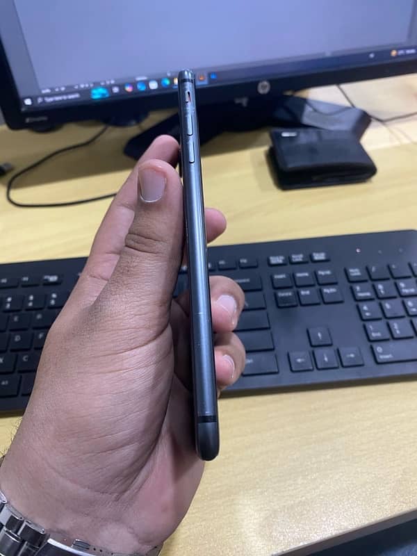 iphone8+ pta approved 3