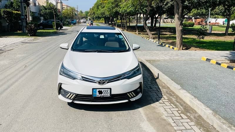 Toyota Altis Grande 2014 1