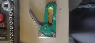 Stapler gun