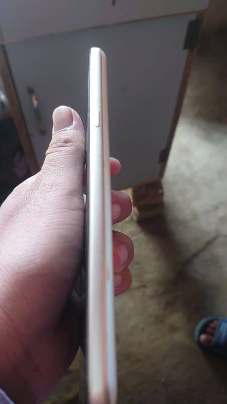 LG v60 Thinq 10/10 condition all ok with charger 4