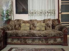 condition 10/8 and better condition sofa set with  table