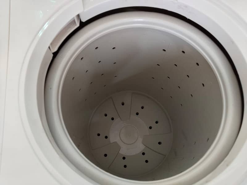 Haier Twin-Tub Washing Machine HWM80-000S/SR | 8KG Capacity 7