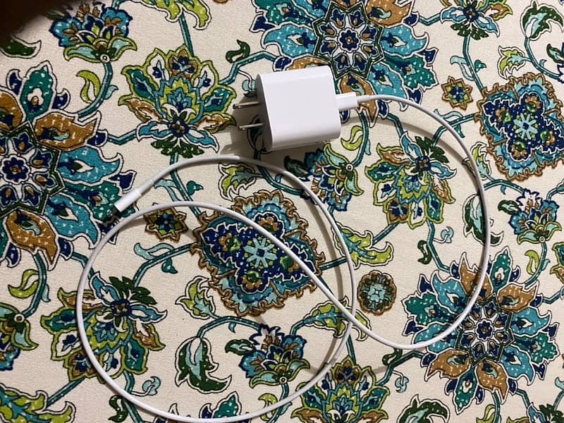 Iphone original 20w charger 1