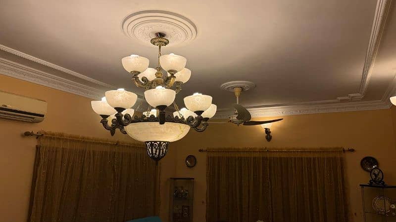 Chandelier with 5 side lights for sale without blub 1