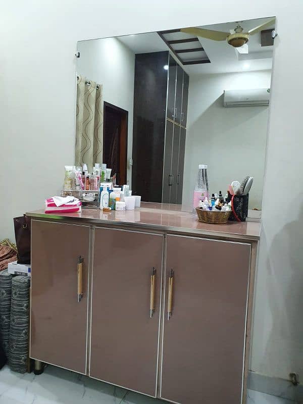 "3 Dressing Tables with Full-Size Mirrors (High-Quality Wood)" 0