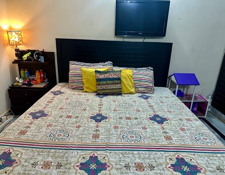 bed set with mattress and two side tables 2